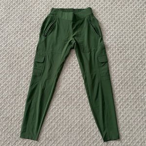 Women’s Athleta dark green cargo pants size 0